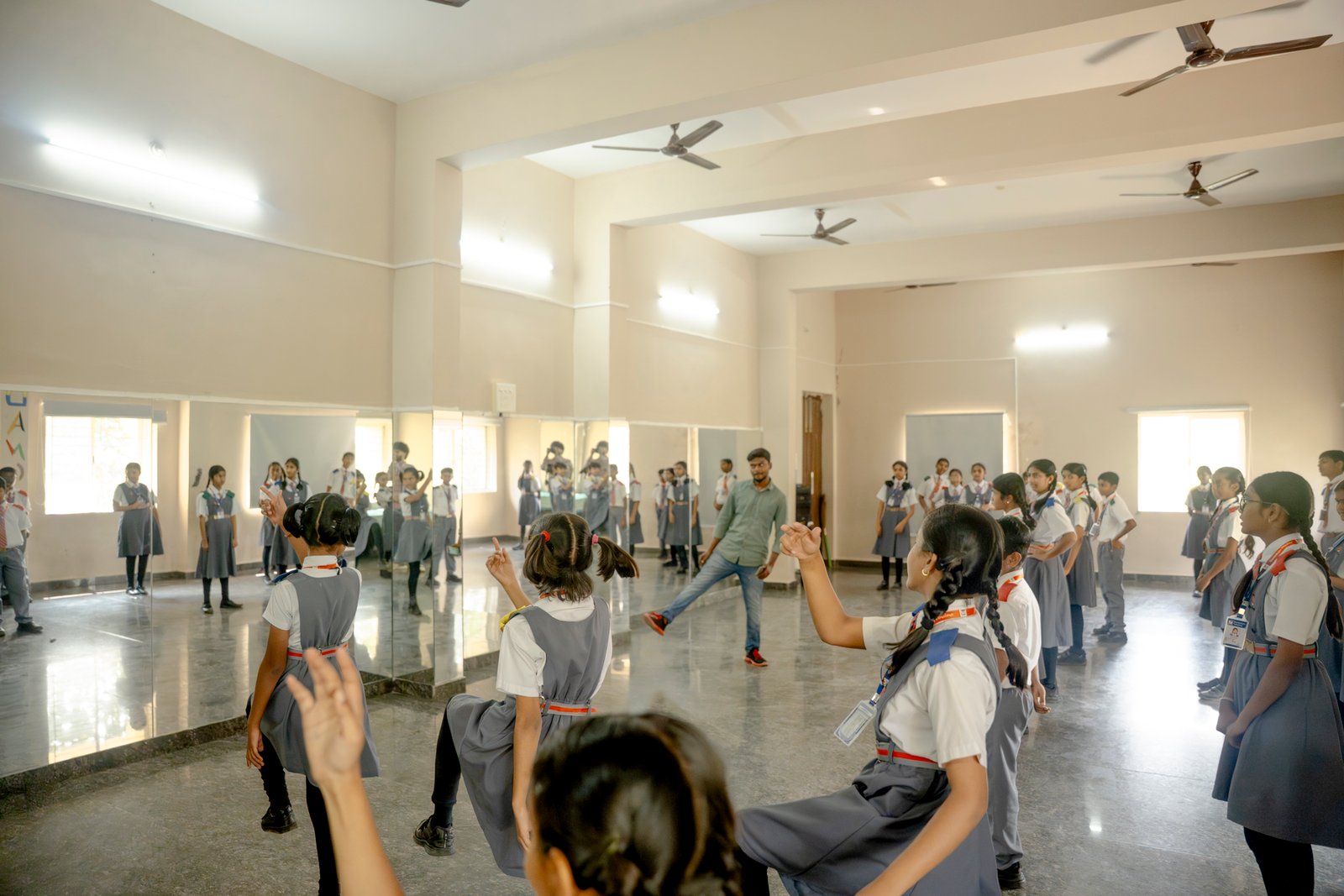Dance room and classes/UKP02118.jpg