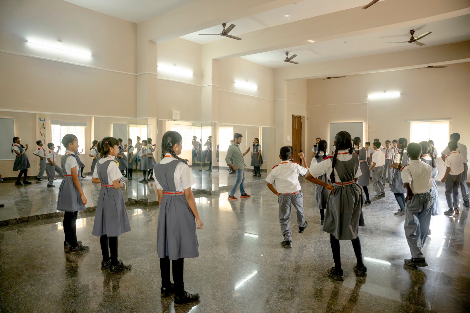 Dance room and classes/UKP02123.jpg