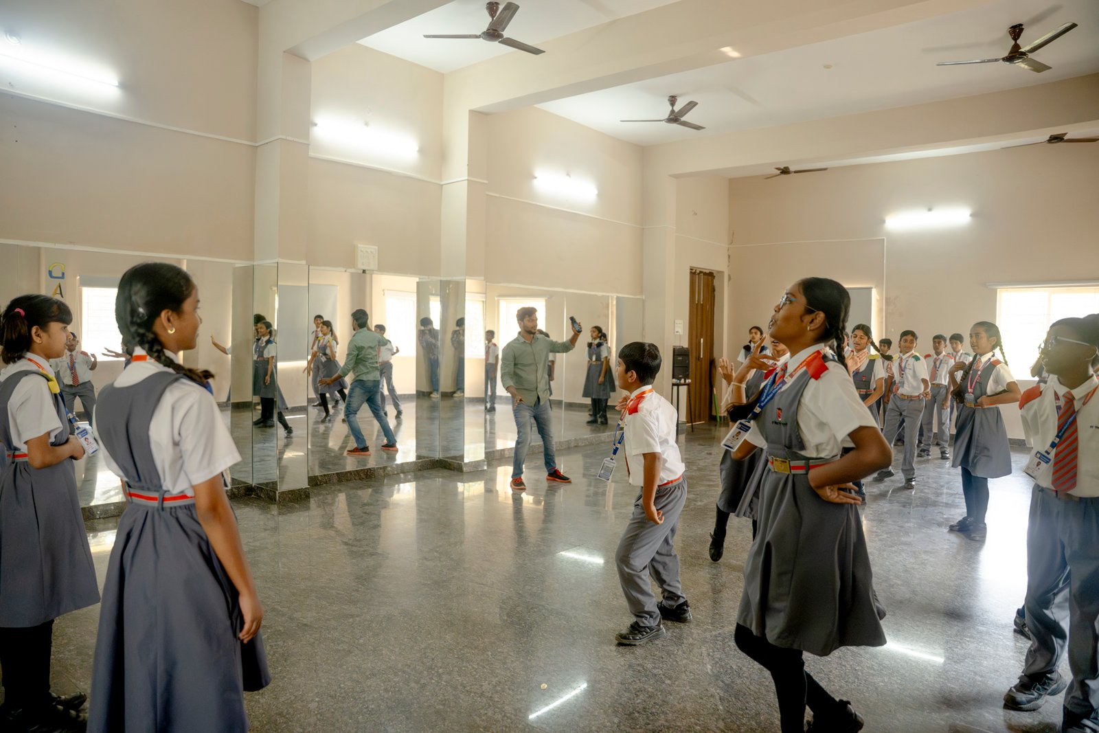 Dance room and classes/UKP02125.jpg